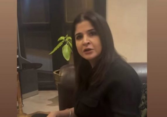 Karan Johar at his best Ft. Maheep Kapoor